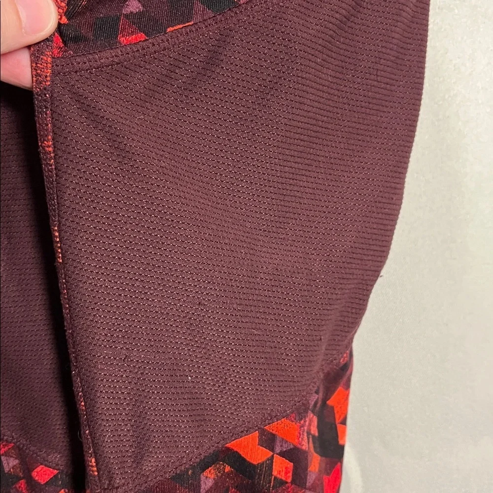 Athleta Be Free Tight Leggings Geometric Pattern‎ Red Burgundy Small
